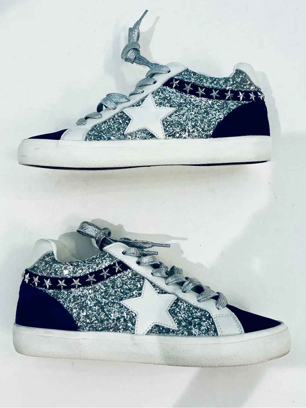 VINTAGE HAVANA, Yaya Glitter Low-Top Sneaker in Navy/Silver Multi, Size 8